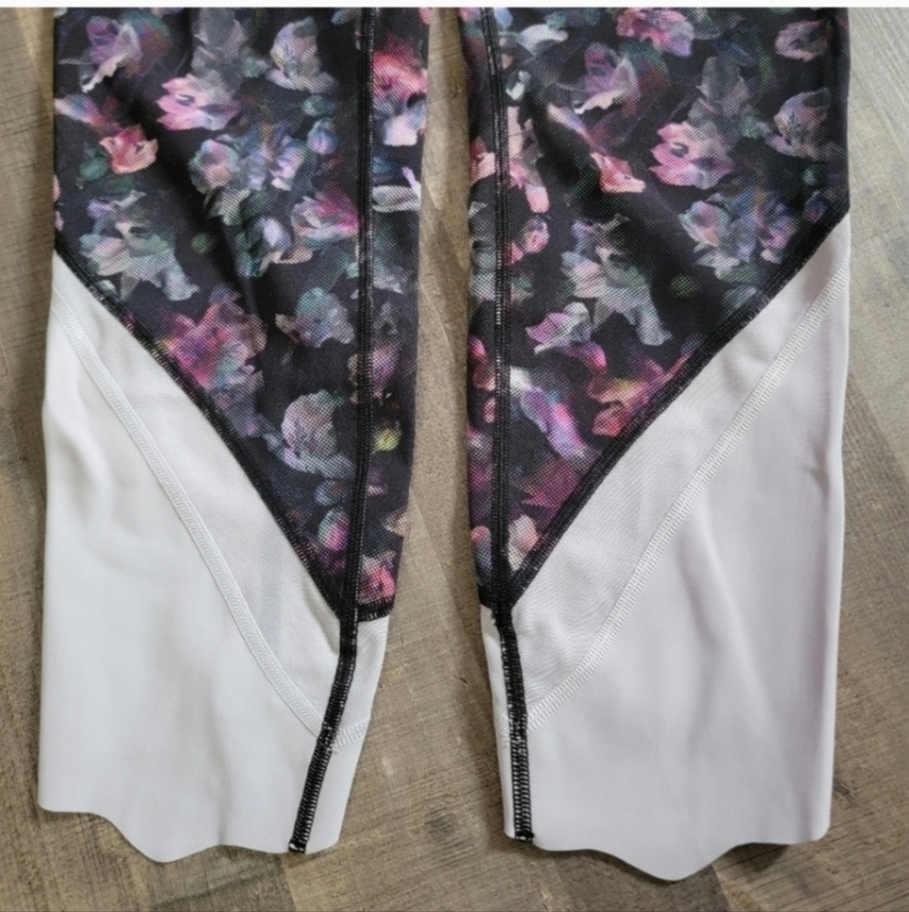 LULULEMON Wunder Under Crop 23" Scallop size 6 - Picture 3 of 7